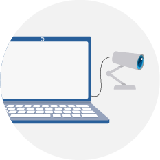 webカメラをPCに接続している様子